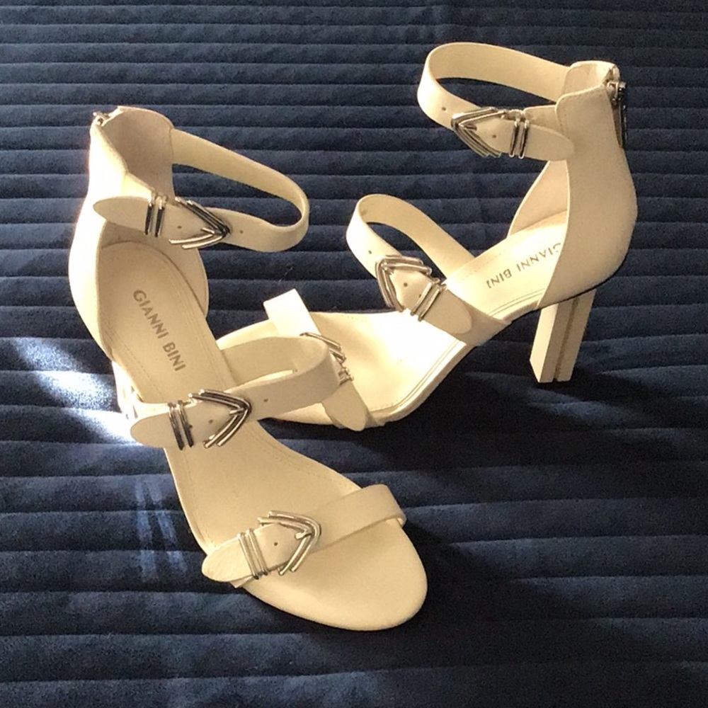Beautiful GIANNIBINI shoes with square hell cream color